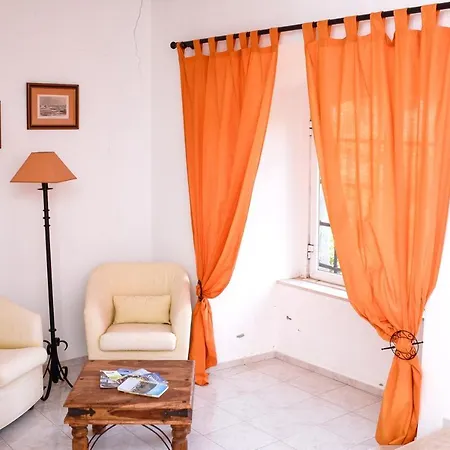Casa vacanze Charming House In With Shared Pool. *