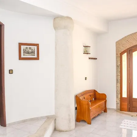 Charming House In With Shared Pool. Casa vacanze *