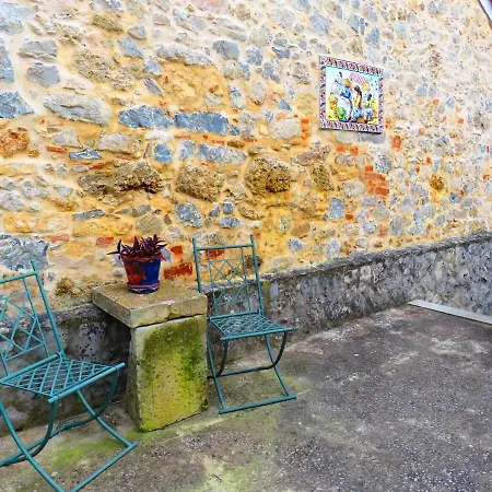 Charming House In With Shared Pool. Casa vacanze *
