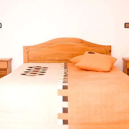 Charming House In With Shared Pool. Casa vacanze Porto de Mós